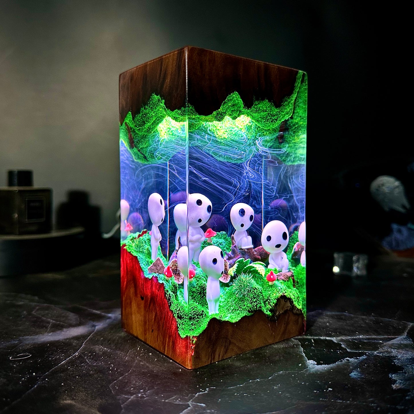 Kodama resin lamp