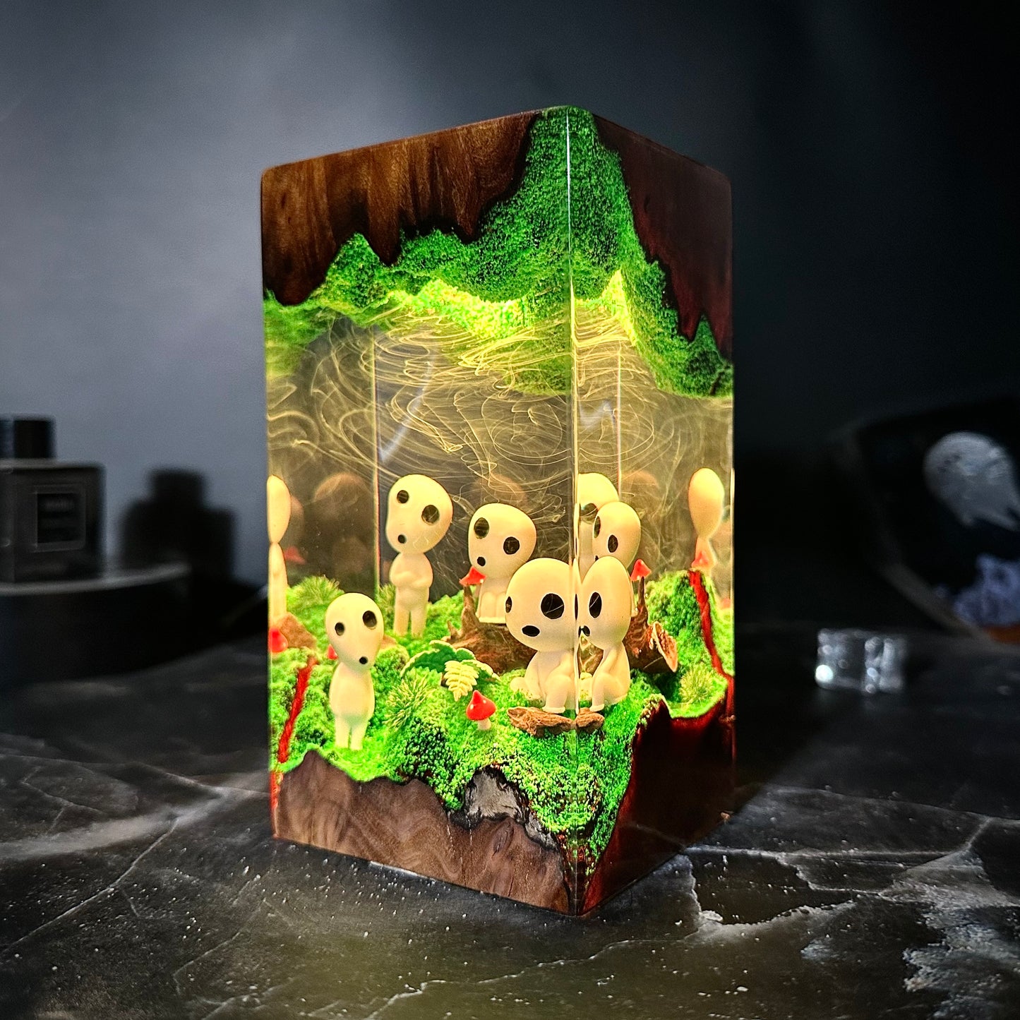 Kodama resin lamp