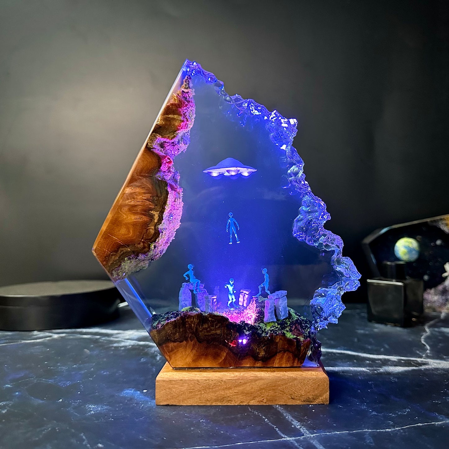 Aliens and Stonehenge resin lamp