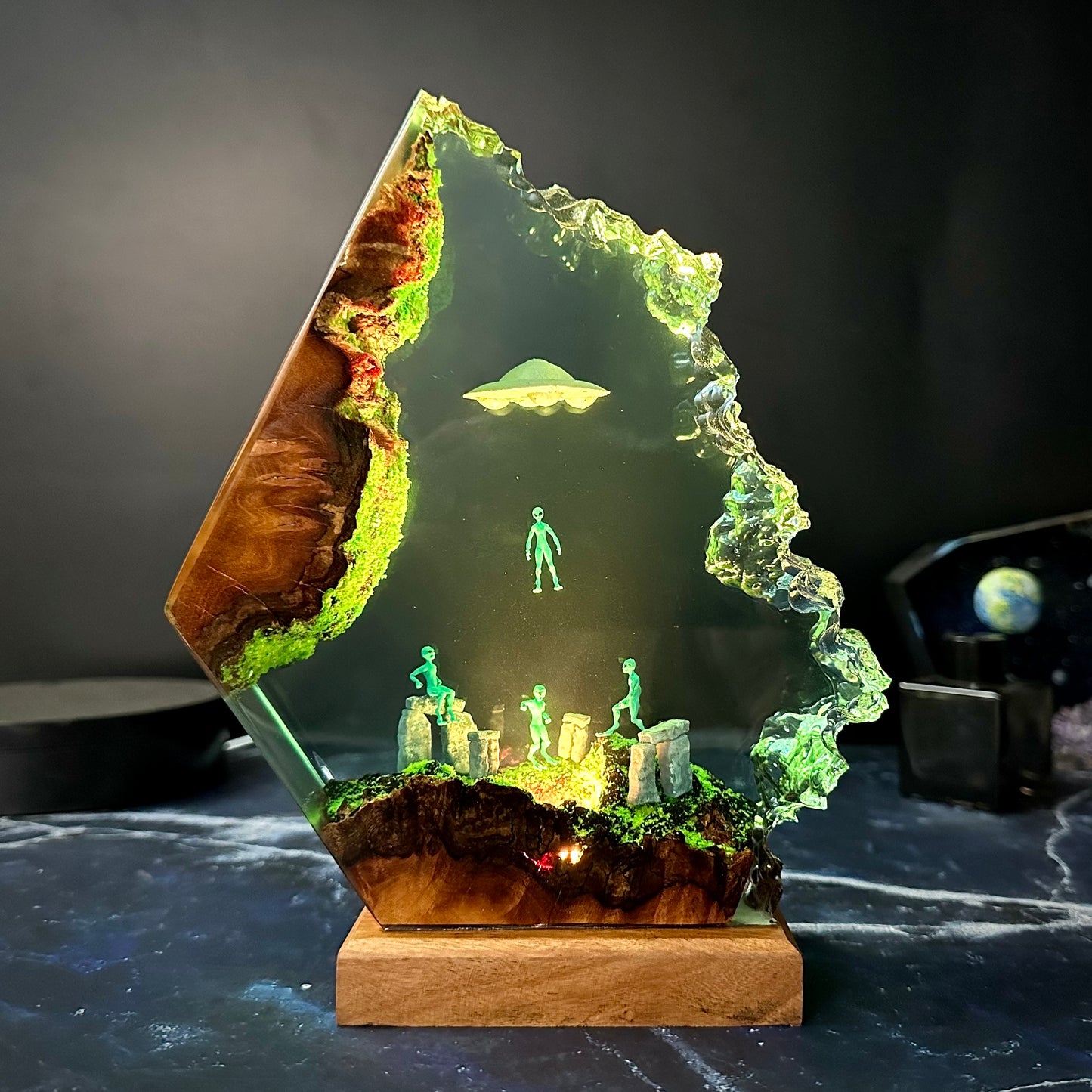 Aliens and Stonehenge resin lamp