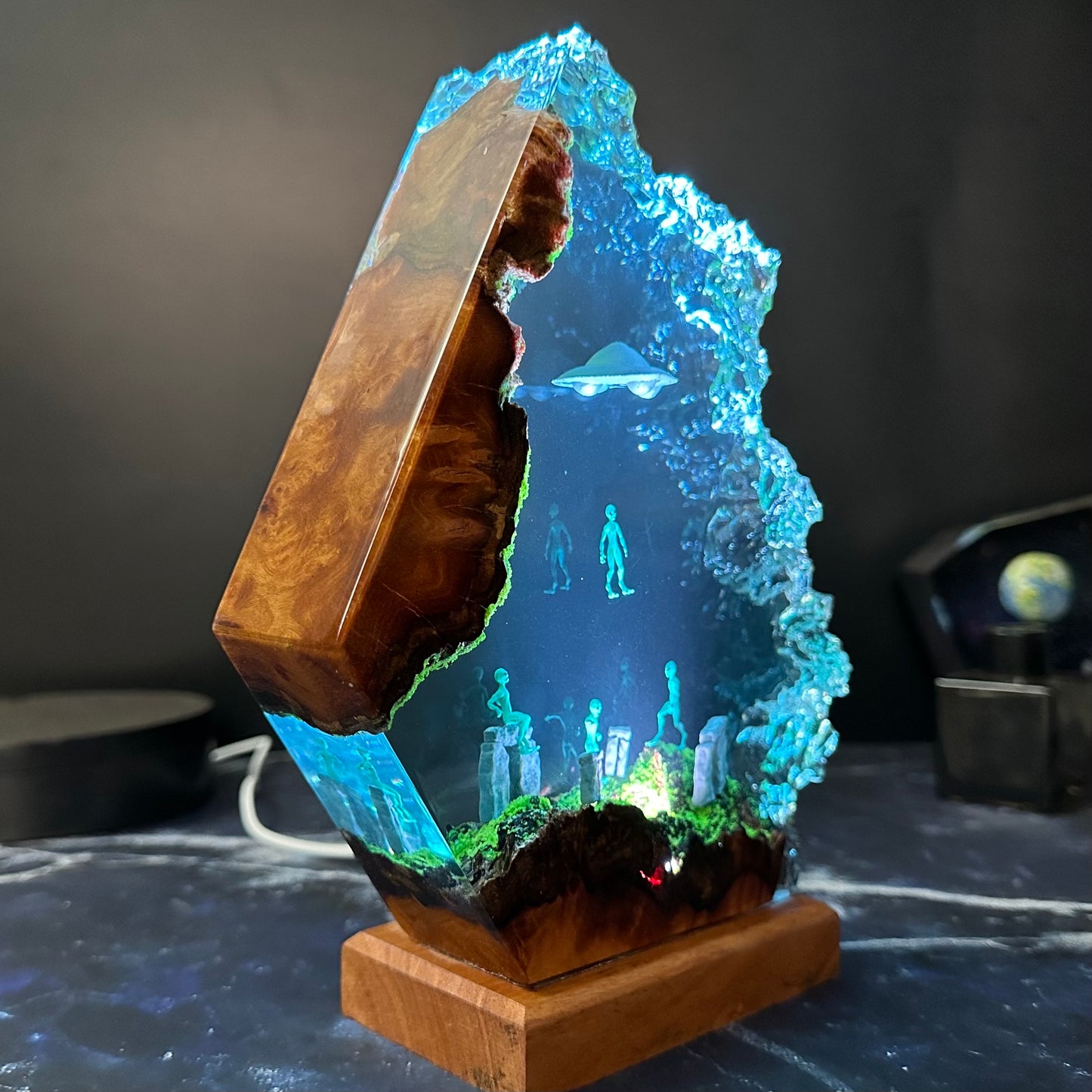 Aliens and Stonehenge resin lamp