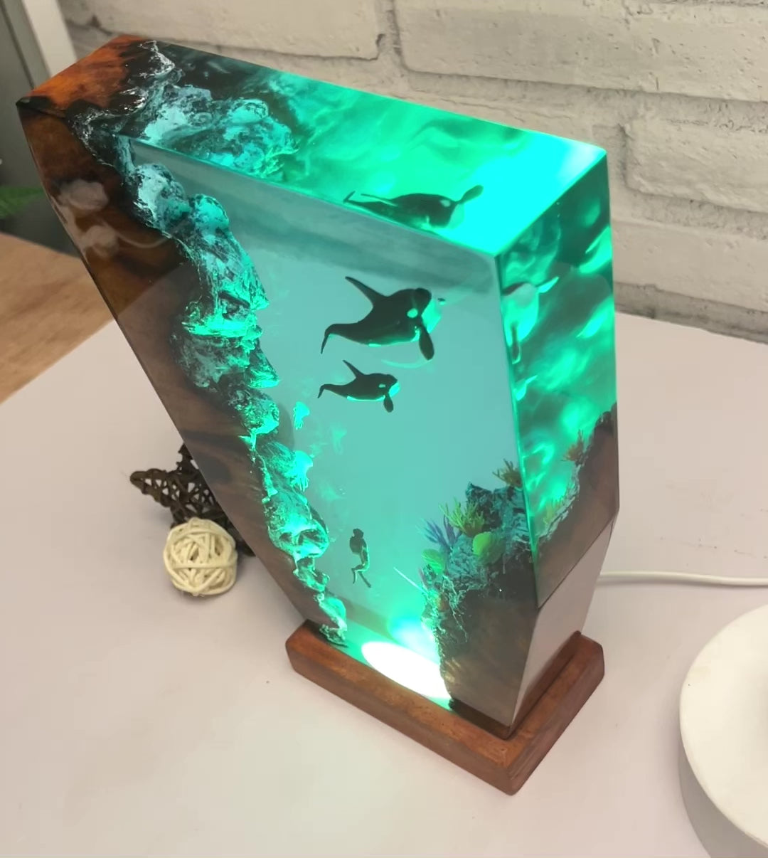 Killer whale resin lamp